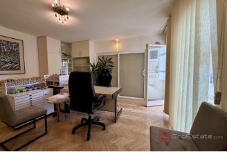 001 2049 103 Split Trstenik Spacious apartment for sale