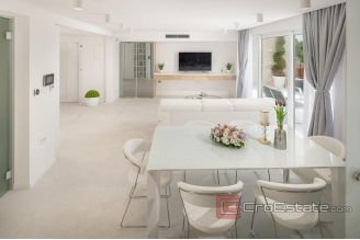 013 2056 20 Hvar Authentic luxury villa for sale