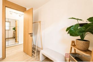 013 2051 72 island hvar modern apartment with balcony and parking for sale