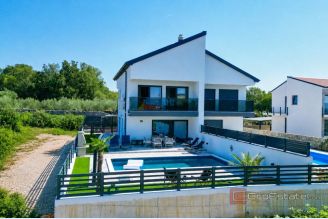 001 1021 65 Krk modern house with pool for sale