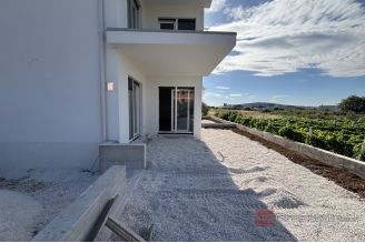 006 2035 391 Trogir One bedroom apartment with garden and a sea view for sale
