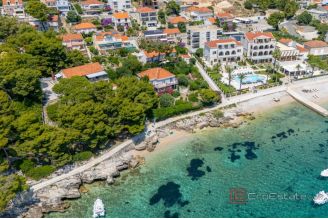 026 2011 106 peljesac house in the first row to the sea for sale