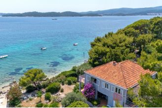 026 2011 106 peljesac house in the first row to the sea for sale