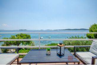 026 2011 106 peljesac house in the first row to the sea for sale