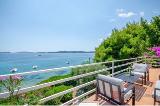 026 2011 106 peljesac house in the first row to the sea for sale