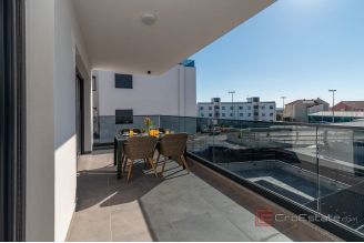 013 2035 392 Ciovo Modern two bedroom apartment with pool for sale