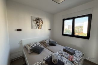 013 2035 392 Ciovo Modern two bedroom apartment with pool for sale