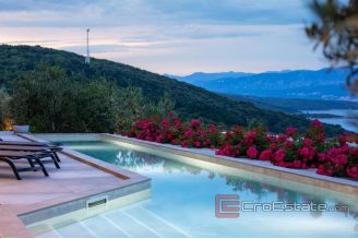 018 1021 66 Krk modern villa with pool and sea view for sale