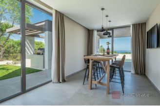 020 1021 64 Pula villa with pool and sea view for sale