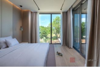 020 1021 64 Pula villa with pool and sea view for sale
