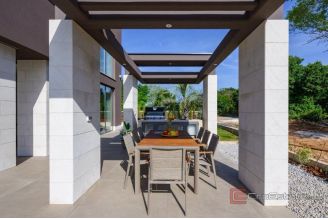 020 1021 64 Pula villa with pool and sea view for sale