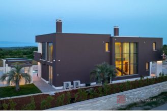 020 1021 64 Pula villa with pool and sea view for sale