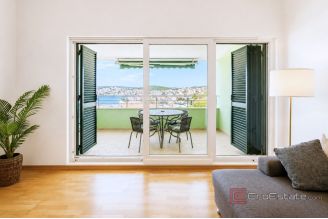 015 2051 73 island ciovo apartment with balcony and parking space for sale