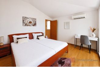 015 2051 73 island ciovo apartment with balcony and parking space for sale