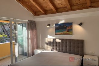 017 5529 30 Zadar area apartment house with sea view for sale