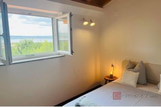 017 5529 30 Zadar area apartment house with sea view for sale