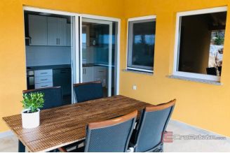 017 5529 30 Zadar area apartment house with sea view for sale