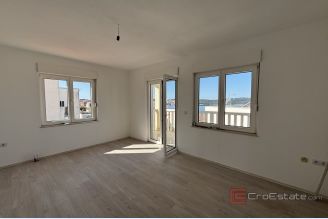 001 2035 394 Ciovo Comfortable three bedroom apartment for sale