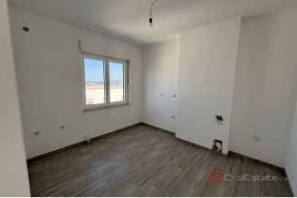 010 2035 394 Ciovo Comfortable three bedroom apartment for sale