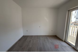 010 2035 394 Ciovo Comfortable three bedroom apartment for sale