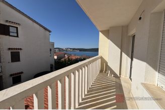 010 2035 394 Ciovo Comfortable three bedroom apartment for sale