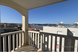 010 2035 394 Ciovo Comfortable three bedroom apartment for sale