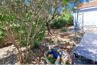 015 2121 01 Zadar spacious house with garden for sale