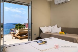 019 2035 395 Ciovo Modern renovated house in the first row to the sea for sale
