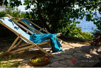 019 2035 395 Ciovo Modern renovated house in the first row to the sea for sale