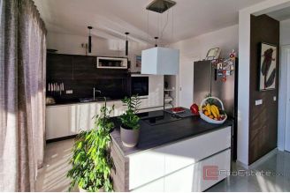 018 1021 67 Medulin villa with sea view for sale