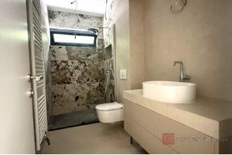 008 1021 68 Rijeka modern apartment with pool and sea view for sale