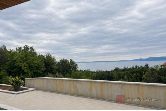 008 1021 68 Rijeka modern apartment with pool and sea view for sale