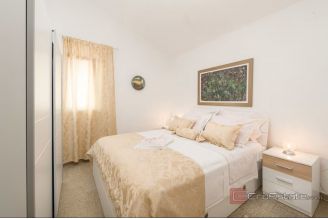 013 2044 91 Rogoznica Detached house with two apartments for sale