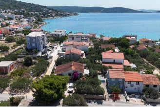 013 2044 91 Rogoznica Detached house with two apartments for sale
