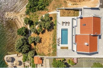 001 2022 498 near zadar modern villa first row to the sea for sale