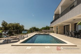 019 2022 498 near zadar modern villa first row to the sea for sale