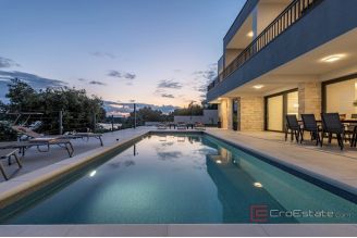 019 2022 498 near zadar modern villa first row to the sea for sale