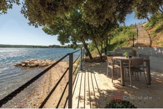 019 2022 498 near zadar modern villa first row to the sea for sale