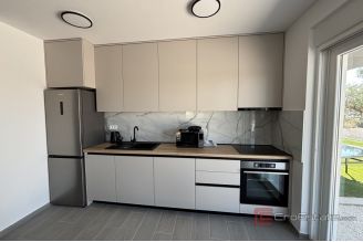 013 2035 396 Trogir Modern two bedroom apartment for rent