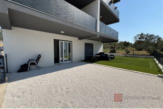013 2035 396 Trogir Modern two bedroom apartment for rent