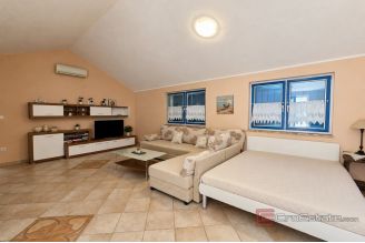 015 1014 61 Porec villa with pool and complete privacy for sale