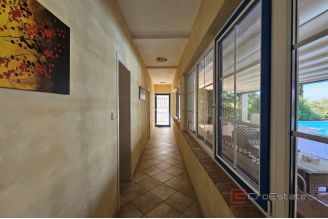 015 1014 61 Porec villa with pool and complete privacy for sale