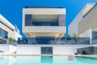 001 2052 132 Ploce Villa by the sea for sale