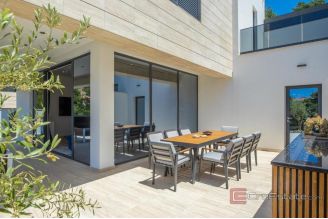 019 2052 132 Ploce Villa by the sea for sale