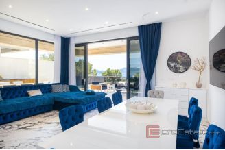 019 2052 132 Ploce Villa by the sea for sale