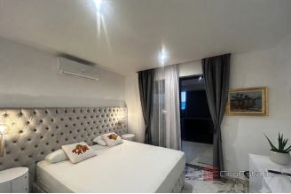 019 2052 132 Ploce Villa by the sea for sale