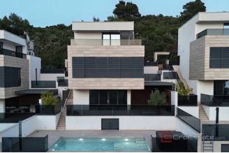 019 2052 132 Ploce Villa by the sea for sale