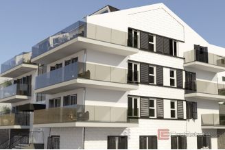 020 2035 399e Ciovo Spacious three bedroom apartment with a sea view for sale