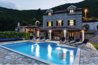 016 5534 30 Metkovic stone villa with pool surrounded by nature for sale