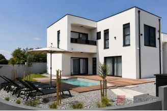 008 1021 75 Medulin modern house with pool and terrace for sale